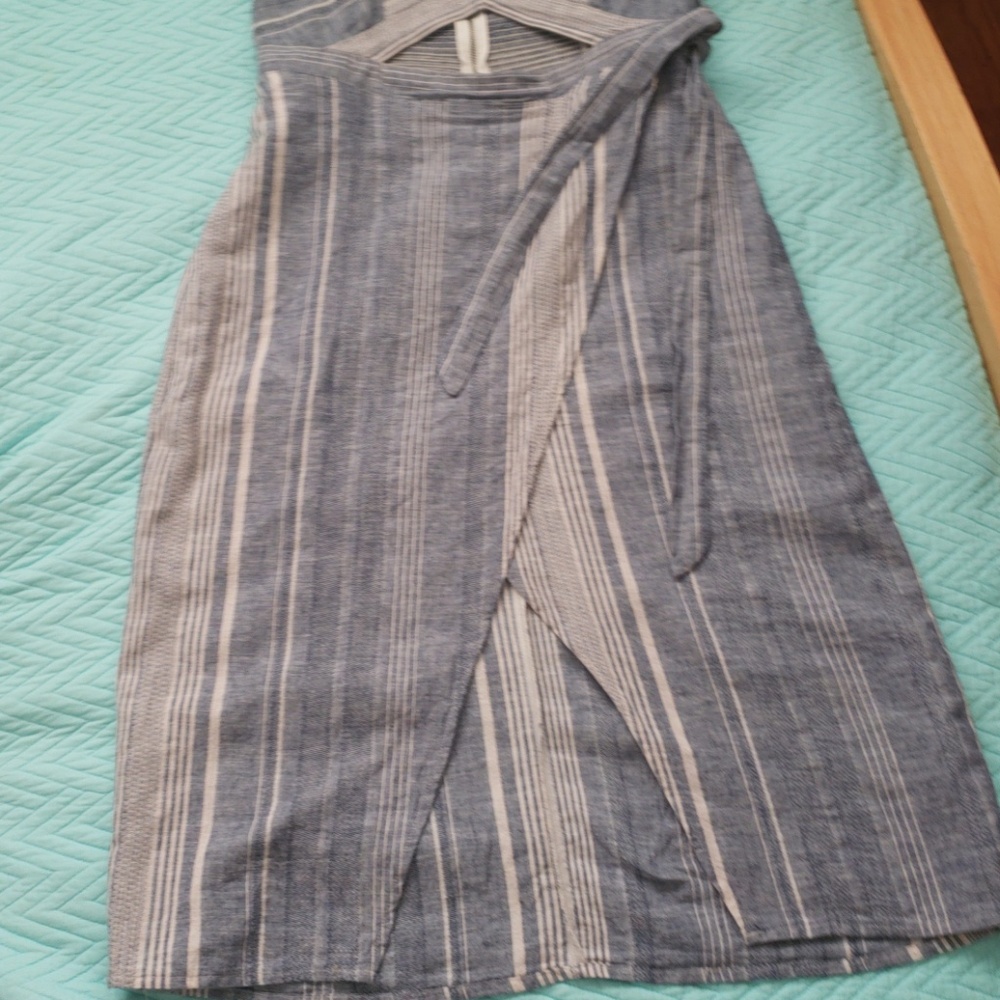 Dress - Picture 4 of 4